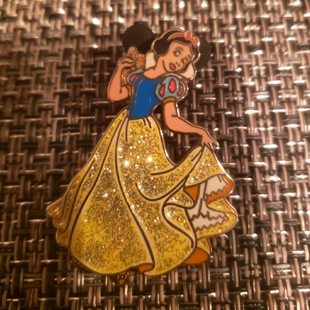 Disneyland Official Pin Trading 2007 Snow White Glittery Gold Dress Mickey Mouse